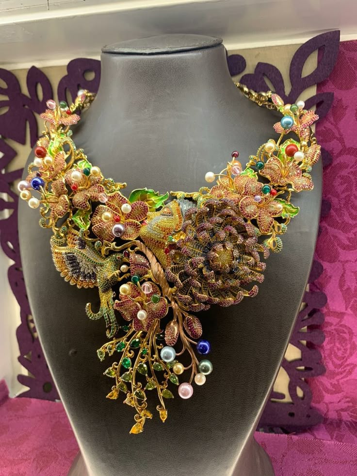 Hiraola's Product Image