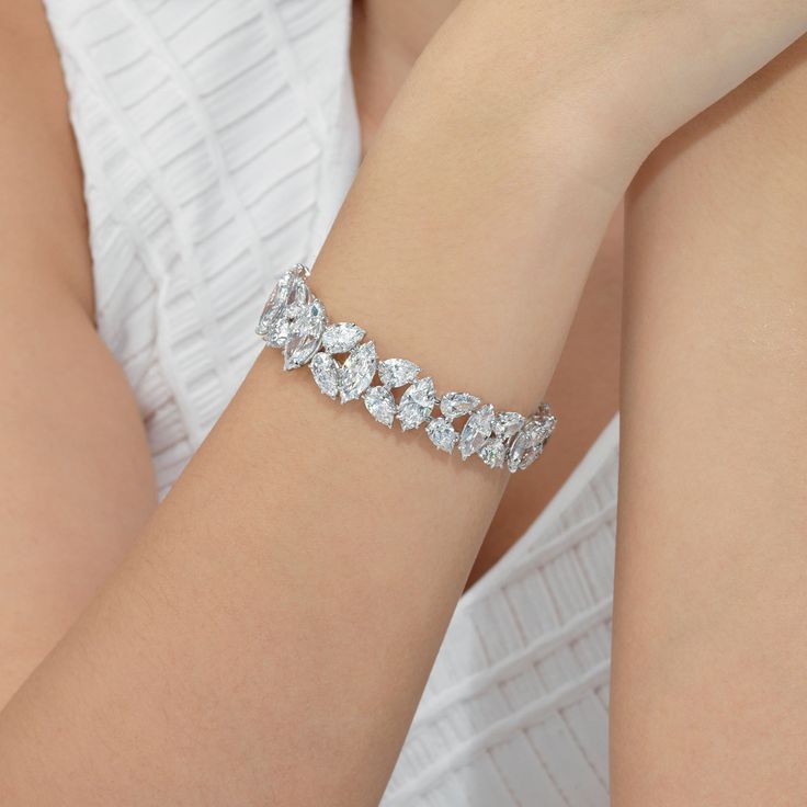 Hiraola's Product Image