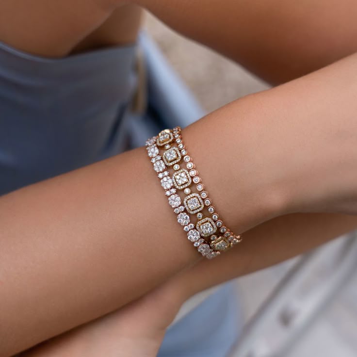Hiraola's Product Image