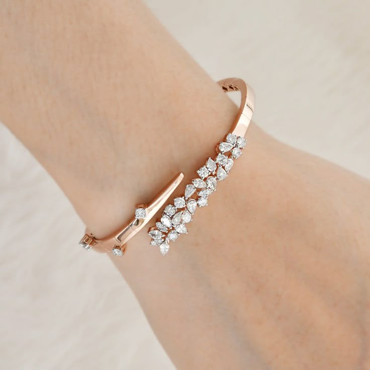 Hiraola's Product Image