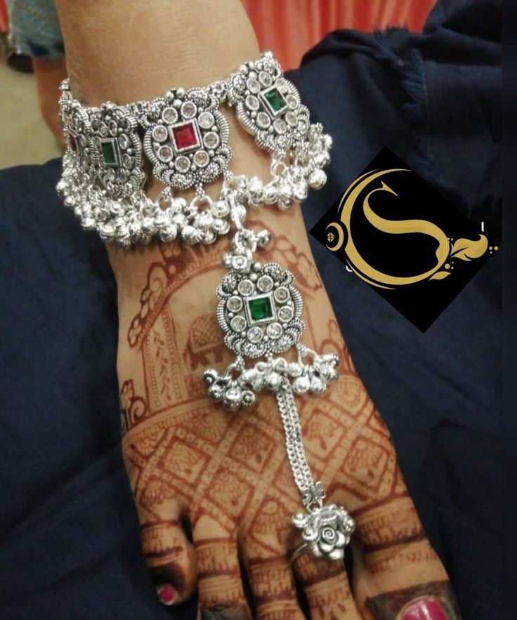 Hiraola's Product Image