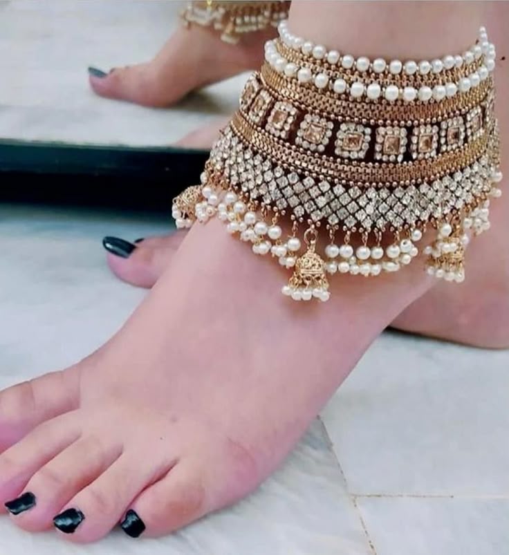 Hiraola's Product Image
